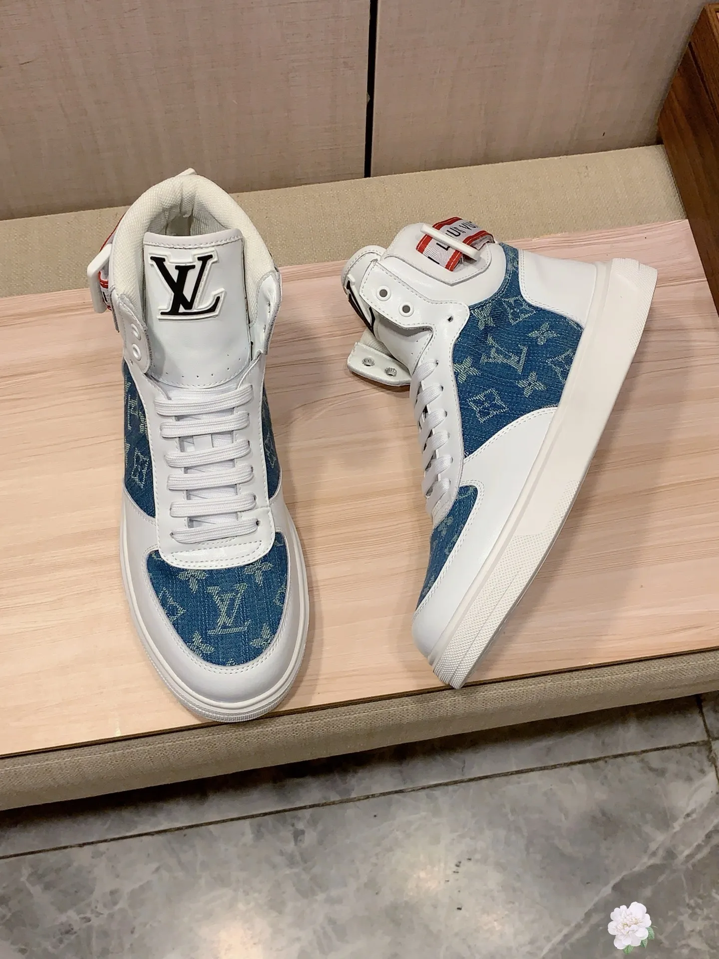 High-top men's shoes 💰442💰💰🎩🎩[Lightning][Lightning] "LV*" latest • popular casual shoes, top brand [seduce] luxury~purchase, top~quality. [Strong] The upper is made of imported breathable cowhide with fabric material ➕ Breathable sheepskin feet (•) and fine workmanship. The original stylish and stylish soft rubber wear-resistant and non-slip outsole is light and comfortable on the feet. The real thing looks better when taken in real life. 111: code: 38-44, 2️⃣ colors selected